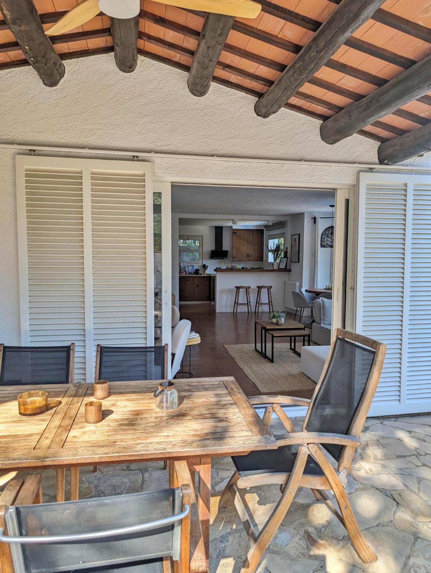 Villa La Vista カロンジェ 部屋 写真
